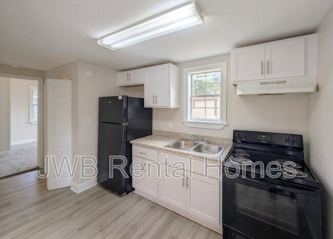 Foto del edificio - 3803 N Davis St