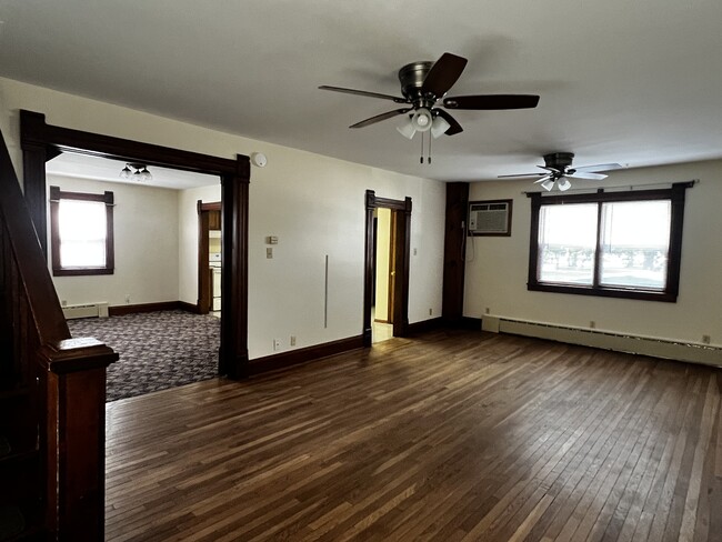 Building Photo - 700 E Sangamon Ave
