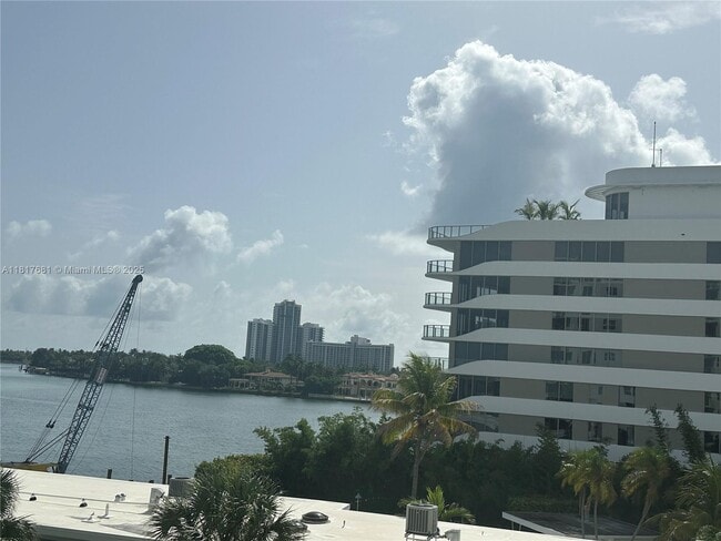 Building Photo - 10350 W Bay Harbor Dr