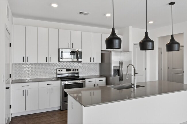 Cocina, come y reúnete en un espacio de cocina con estilo. - Lofts at Highlands