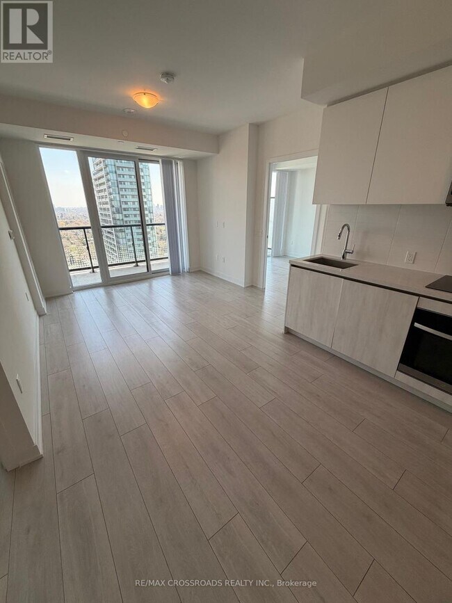 Photo du bâtiment - 5858 Yonge St