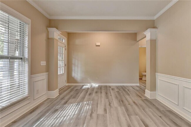 Building Photo - 1646 Hedington Ct SE