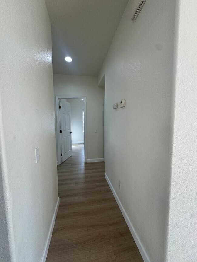 Foto del edificio - Located in a great neighborhood, Spacious 3-bedroom, 2-bath home with 2-car garage