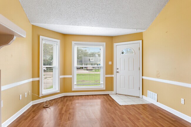 Foto del edificio - 14453 Beau Jon Ave