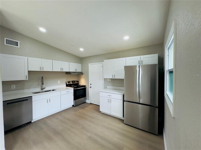 Foto del edificio - 3235 Oakley Ave S