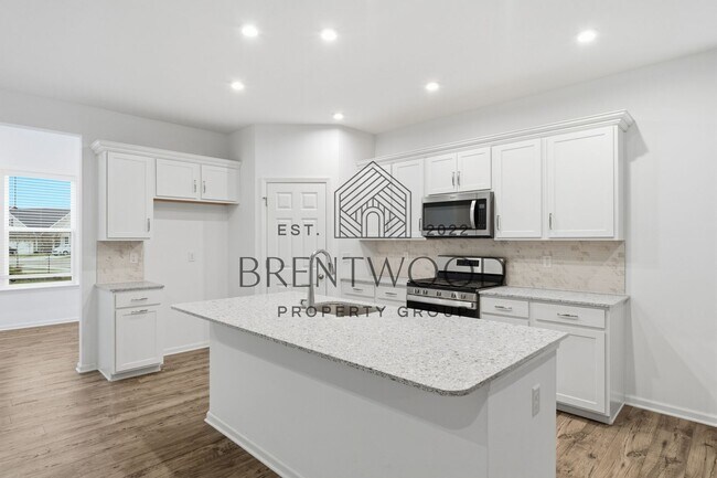 Foto del edificio - 3 Bed/3 Bath Home with Sunroom in Miller’s Walk – Noblesville