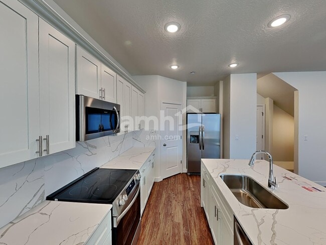 Building Photo - 1232 W Mahogany St