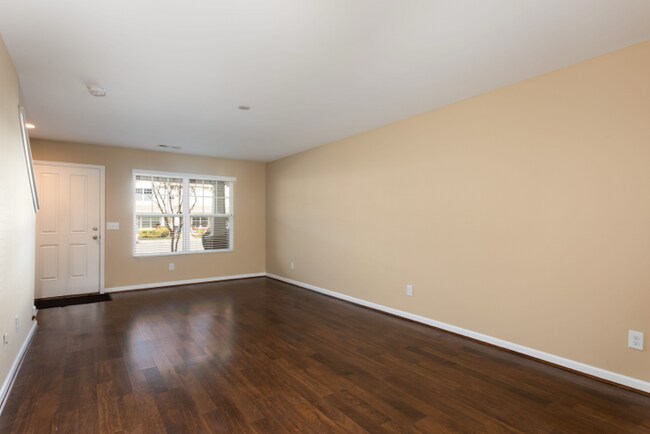 Building Photo - Charming 2 Bed, 2 Bath Townhouse in Mt. Ju...