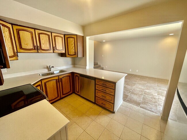 Foto del edificio - Fully Remodeled 3-BR, 3-BA Townhome with K...