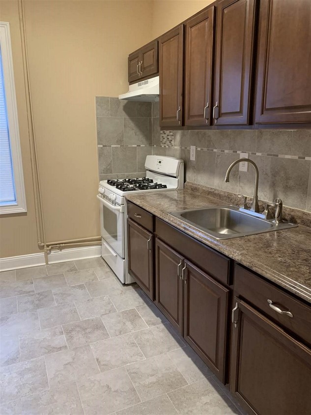Foto principal - 1414 Kerrigan Ave