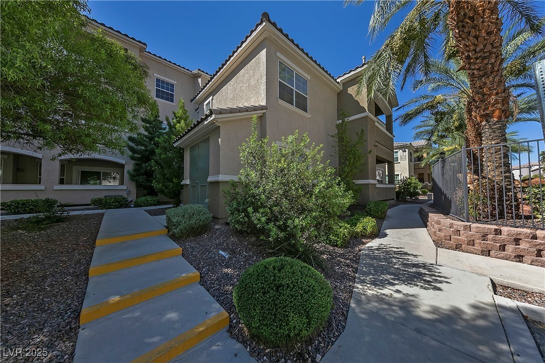 Foto principal - 8777 W Maule Ave