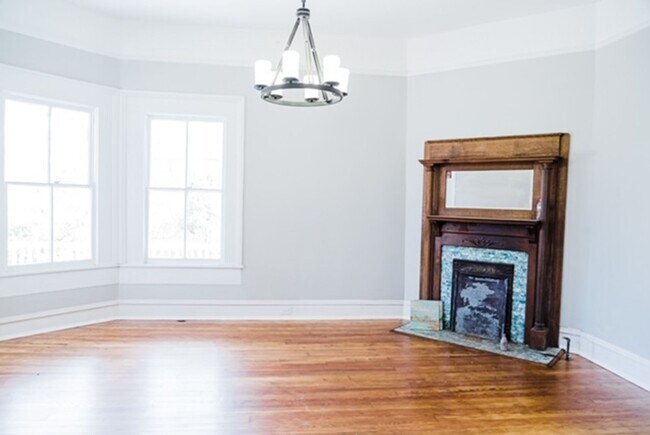 Building Photo - 129 N 4th St - 4bd and 2ba COMING SOON!!!
