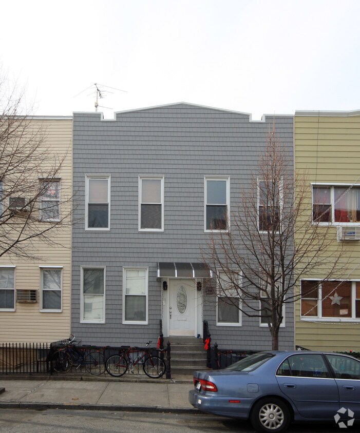 Foto principal - 119 Jewel St
