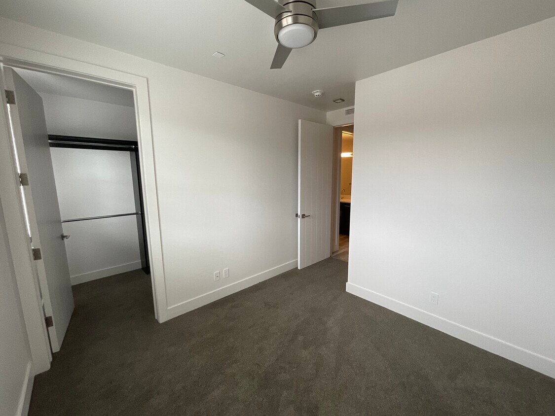 Foto del edificio - 2051 Cross Street, Unit 207
