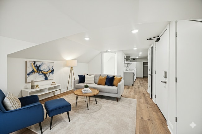 Building Photo - 3337 Reading Rd