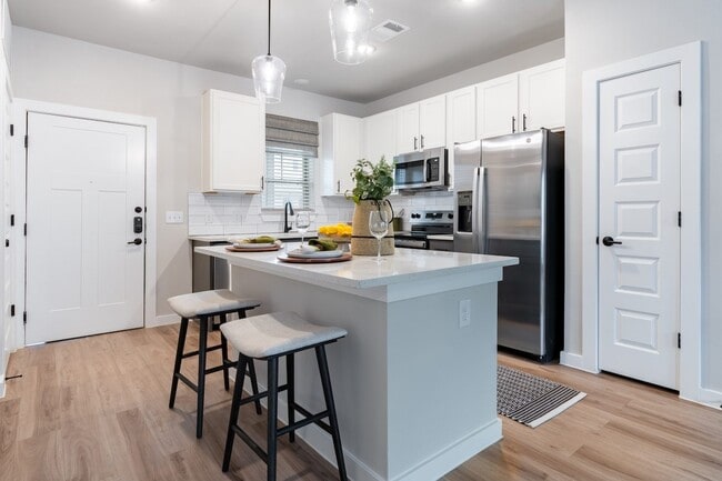 Building Photo - Artesia at Medina Valley