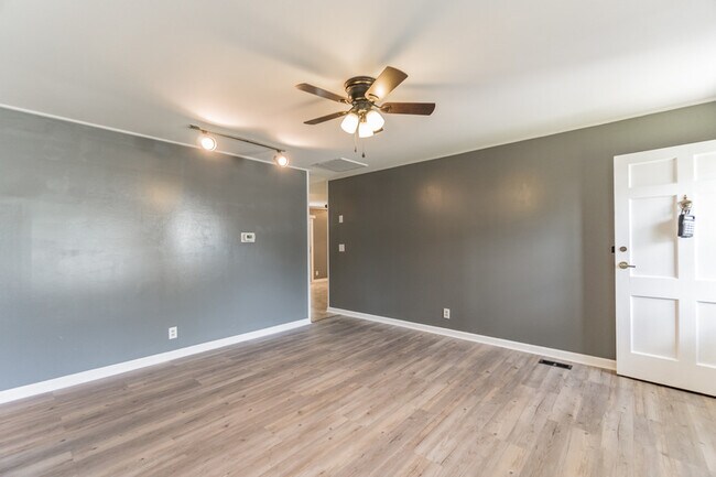 Building Photo - 4246 Meadowlark Ct