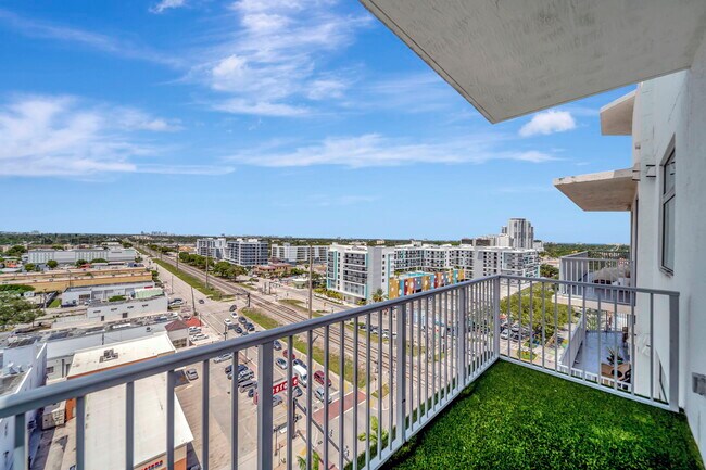 Foto del edificio - 140 S Dixie Hwy