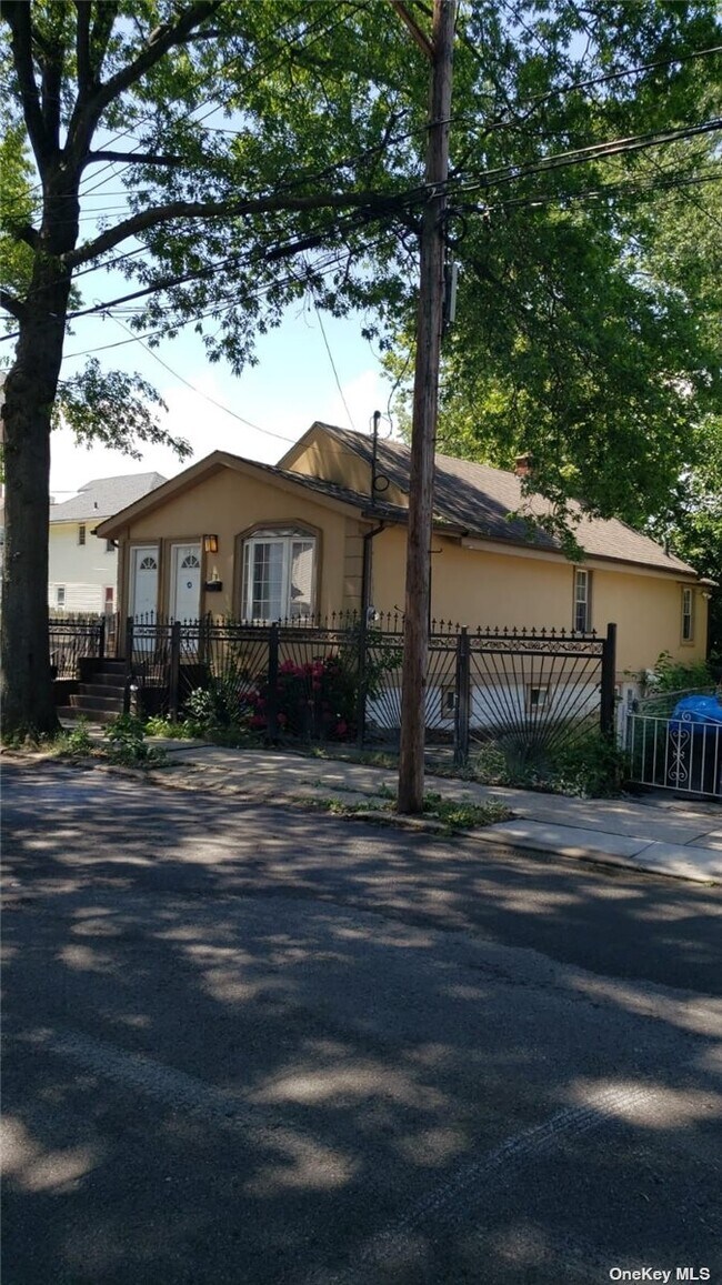 Building Photo - 172-11 128th Ave