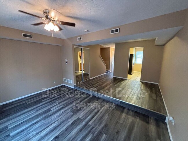 Building Photo - 1415 Villa Ct