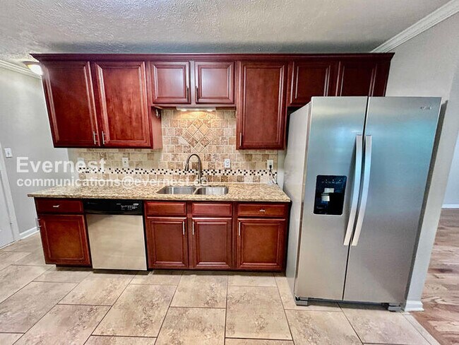 Foto del edificio - Limited Time Special Offer / 5 Bed, 2.5 Bath Home with Garage / Pet-Friendly / Available Now!