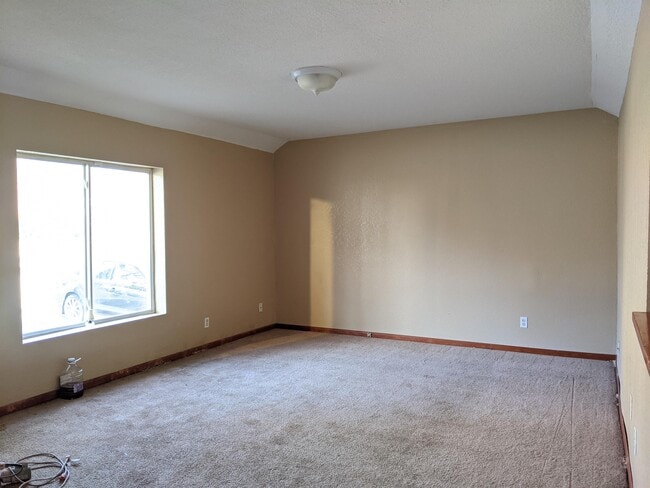 Building Photo - 630 Lincoln Ave