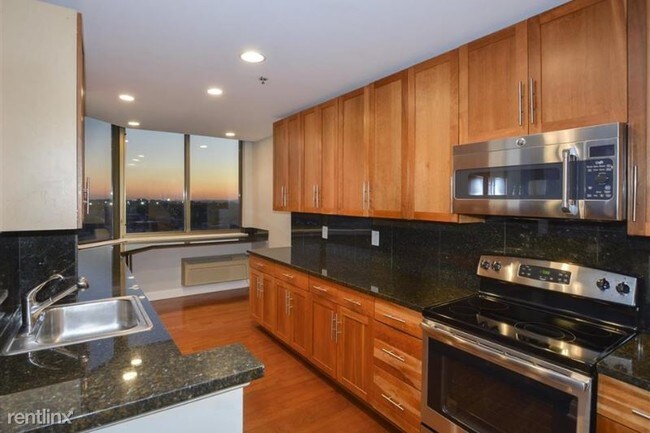 Building Photo - 3 br, 3 bath Apartment - 97 Gorge Rd 5 Unit 5