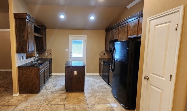 Building Photo - Spacious 2-Bedroom Home on Corner Lot – Mo...