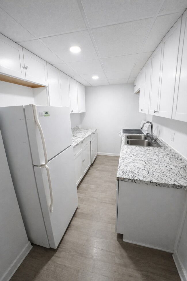 Foto del edificio - 100 Lake Ave