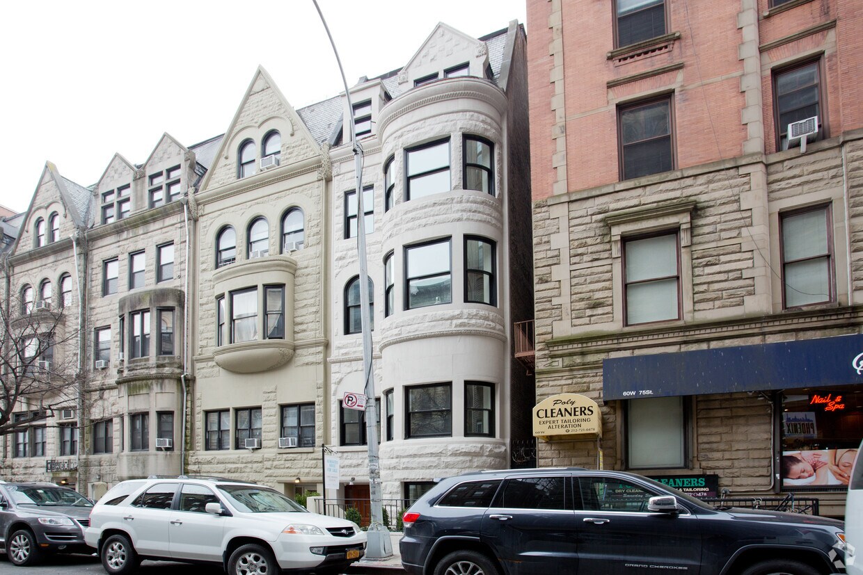 Building Photo - 58 W 75th St