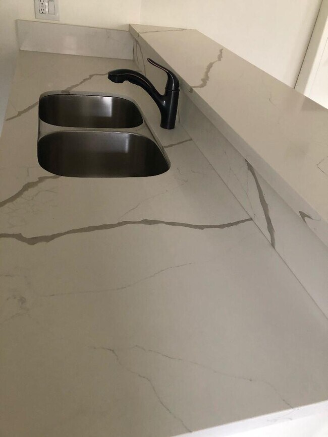 Foto del edificio - 3760 Jasmine Ave