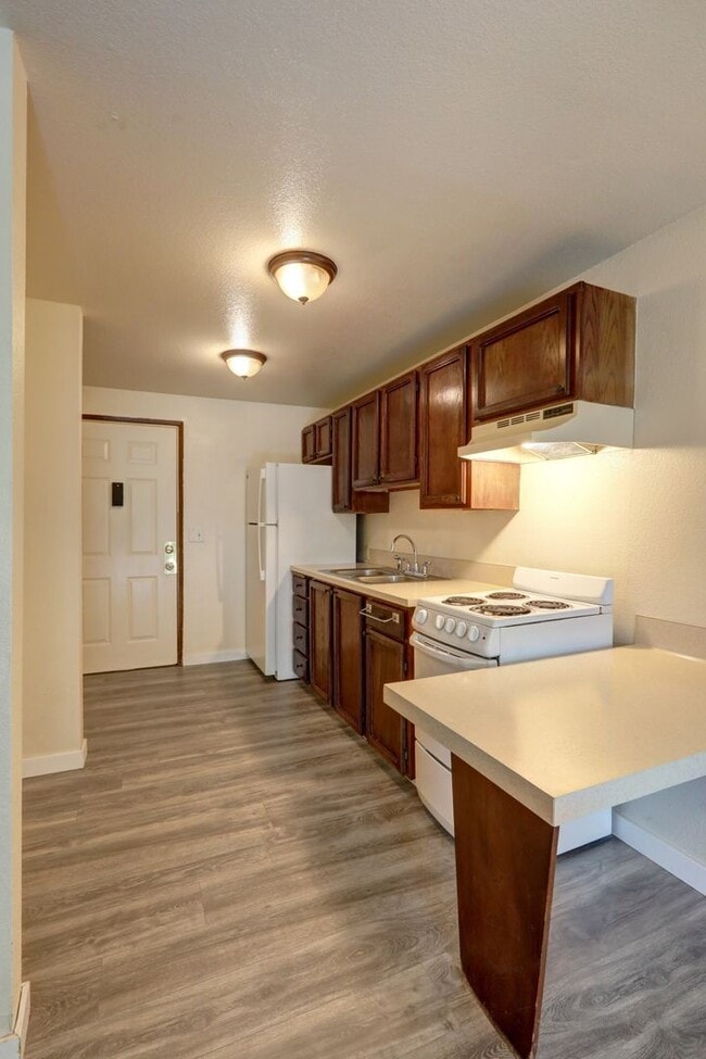Building Photo - 1 Month Free!! Nice Corner Unit Studio Apartment, Great Location!