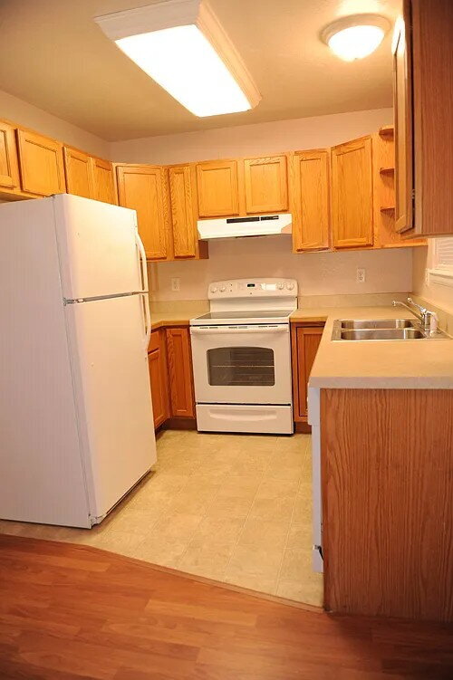 Building Photo - ***COMING SOON***  Spacious, Pet-Friendly 3 bed, 2 bath duplex in Englewood!