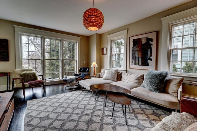 Building Photo - Beautiful House in College Hill