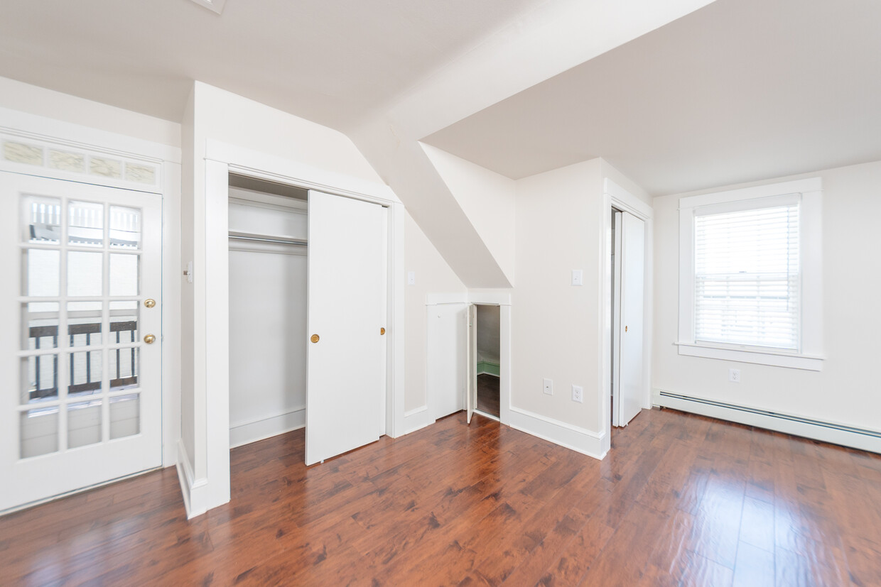 Sunny 2nd bedroom or art studio, gym, office - 206 E Marion St