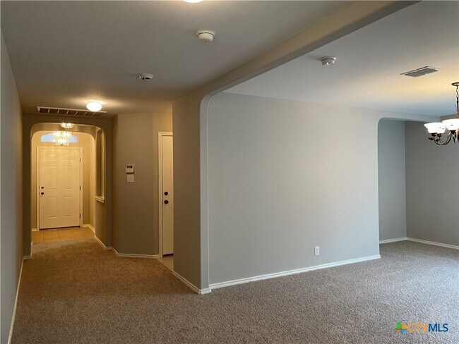 Building Photo - 217 Roadrunner Ave