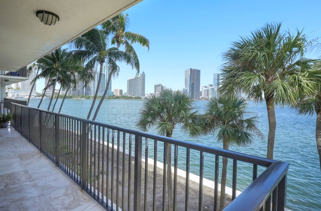 Foto del edificio - 801 N Venetian Dr