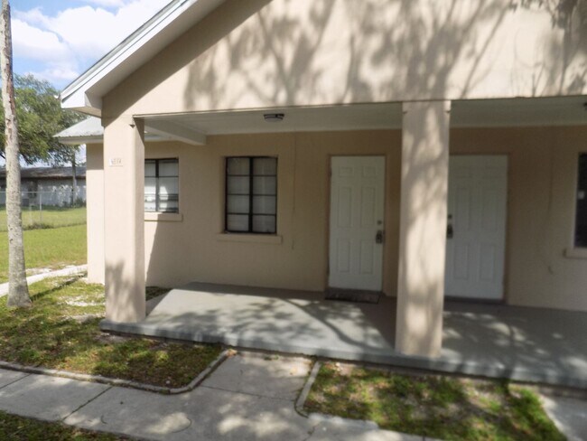Building Photo - Affordable 1/1 in Zephyrhills