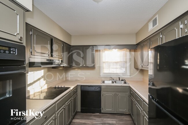 Building Photo - 6000 Macleod Dr