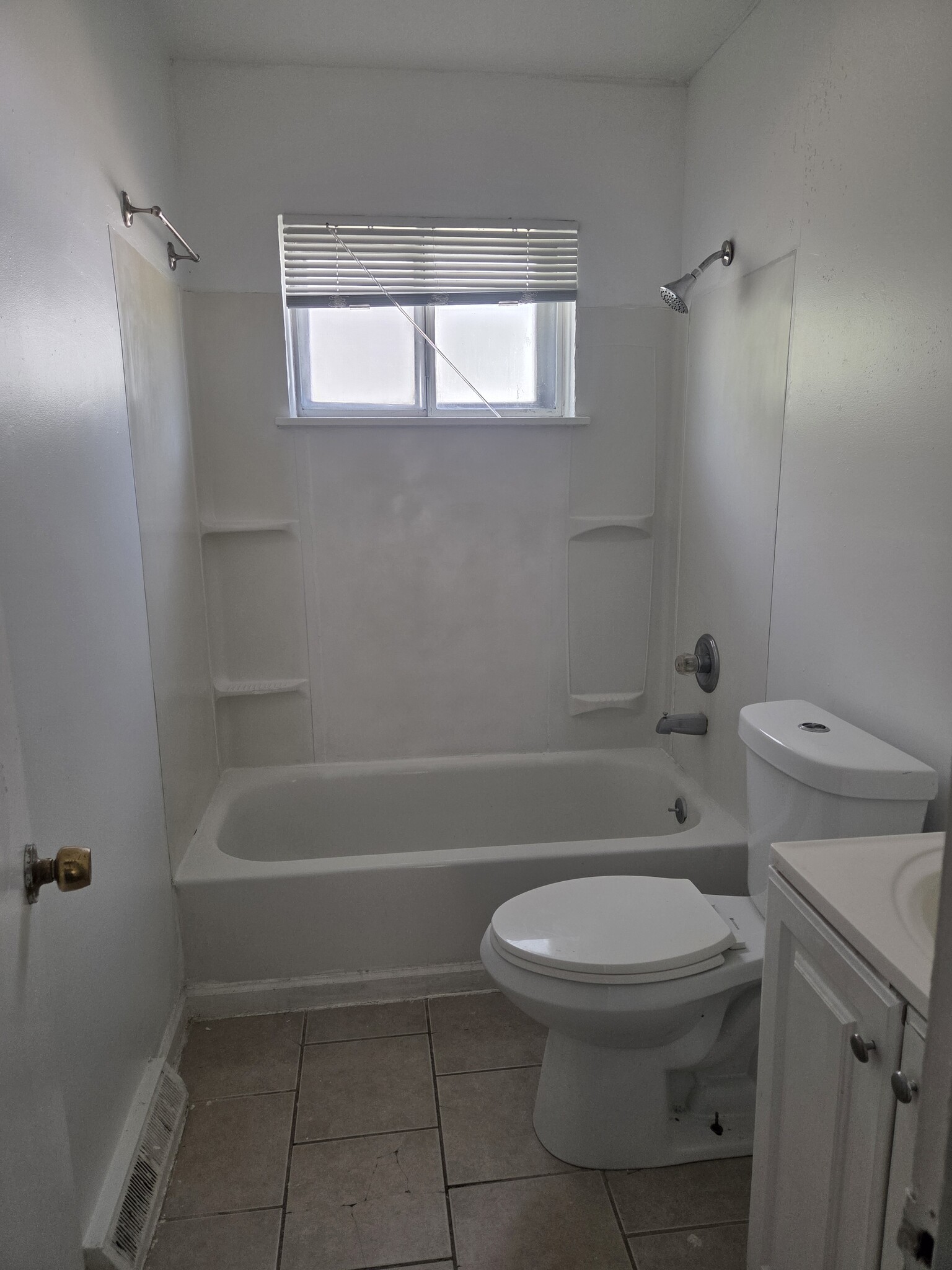 5730 Garfield Ave Maple Heights, OH 44137 – photo 5