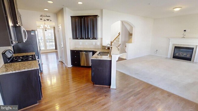 Foto del edificio - 14303 Devinger Pl