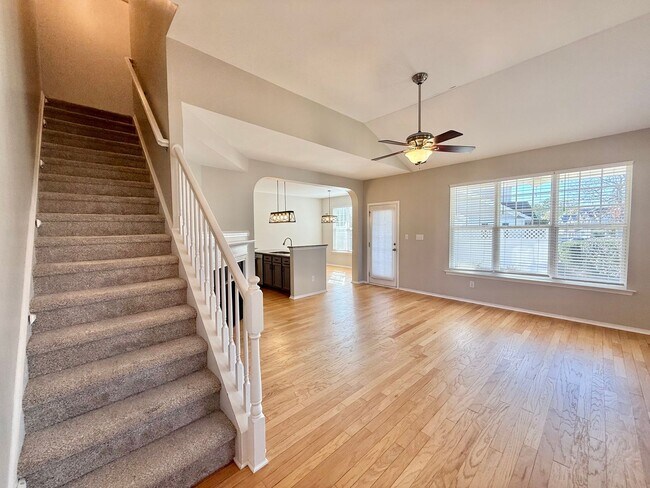 Foto del edificio - Stunning 2BD, 2.5BA Morrisville Home in a ...