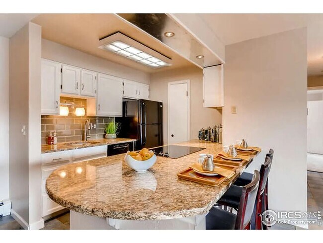 Foto del edificio - Furnished or Unfurnished Updated 2 Bed 2 B...