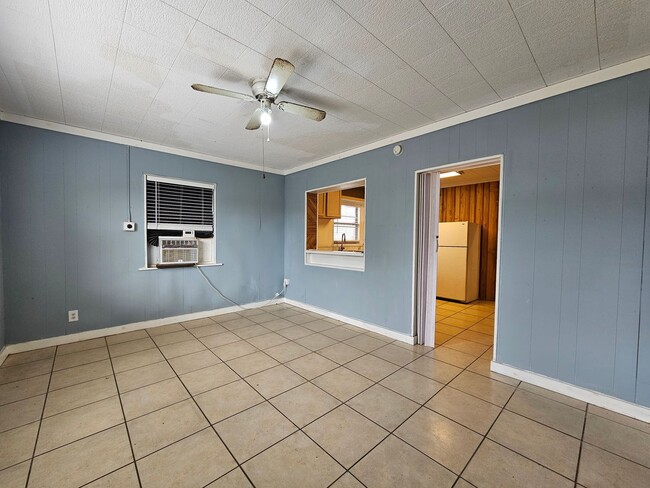 Building Photo - Adorable 2 Bedroom 1 Bath Home in Lakeland...