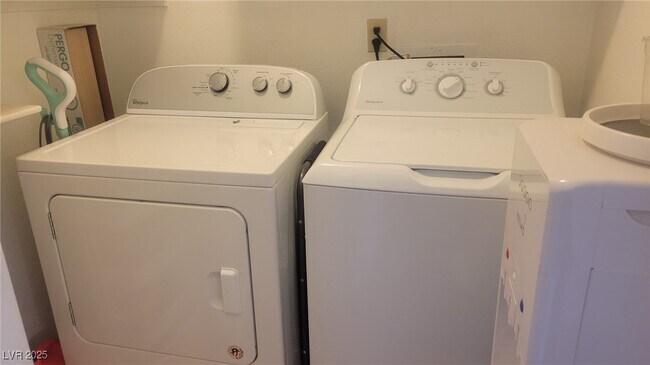 Foto del edificio - 2140 Willowbury Dr