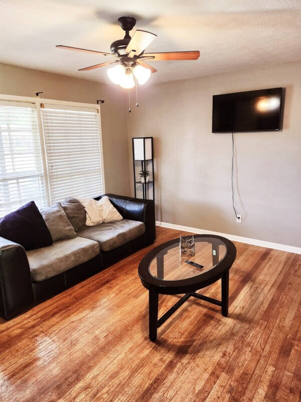 Building Photo - 5490 Lynbrook Ct