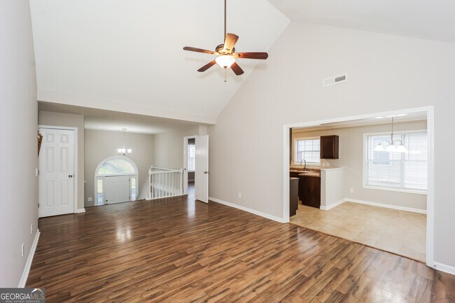 Building Photo - 2175 Lake Royale Dr