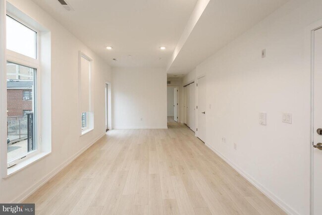 Building Photo - 1247 N 27th St
