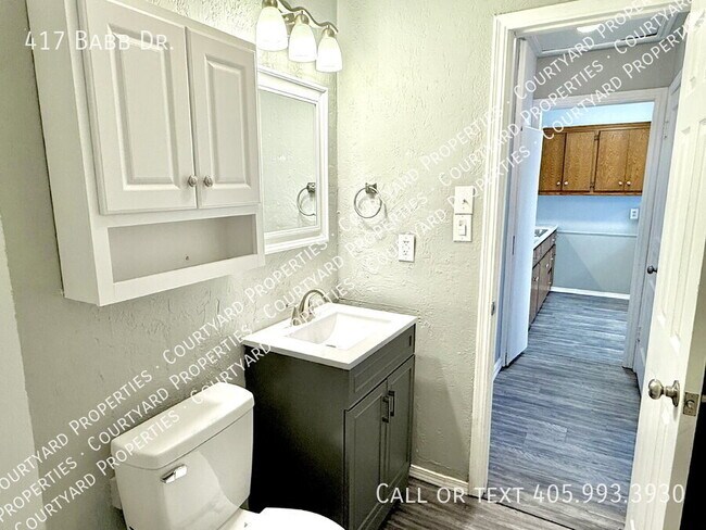 Foto del edificio - 417 Babb Dr