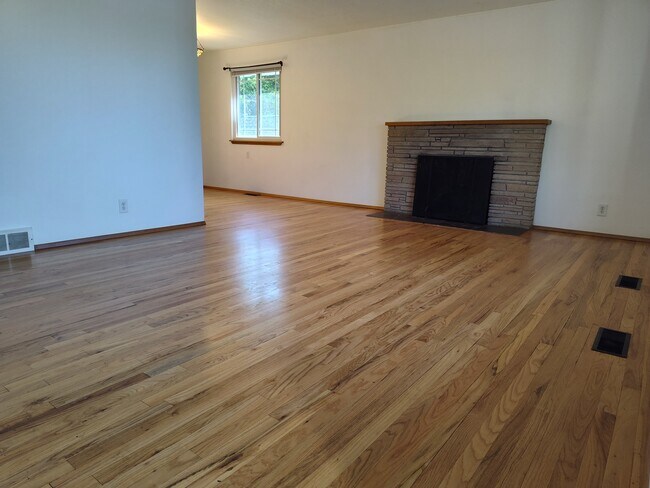 Building Photo - 4211 S 160th St